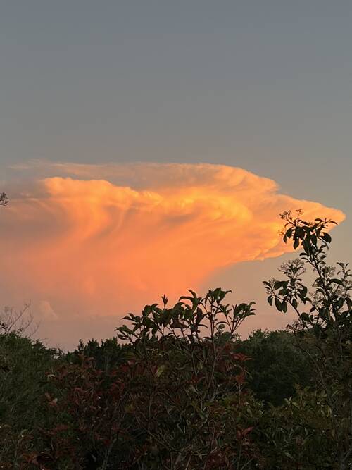 IN PHOTOS: Stunning, mushroom-shaped cloud seen in San Antonio area