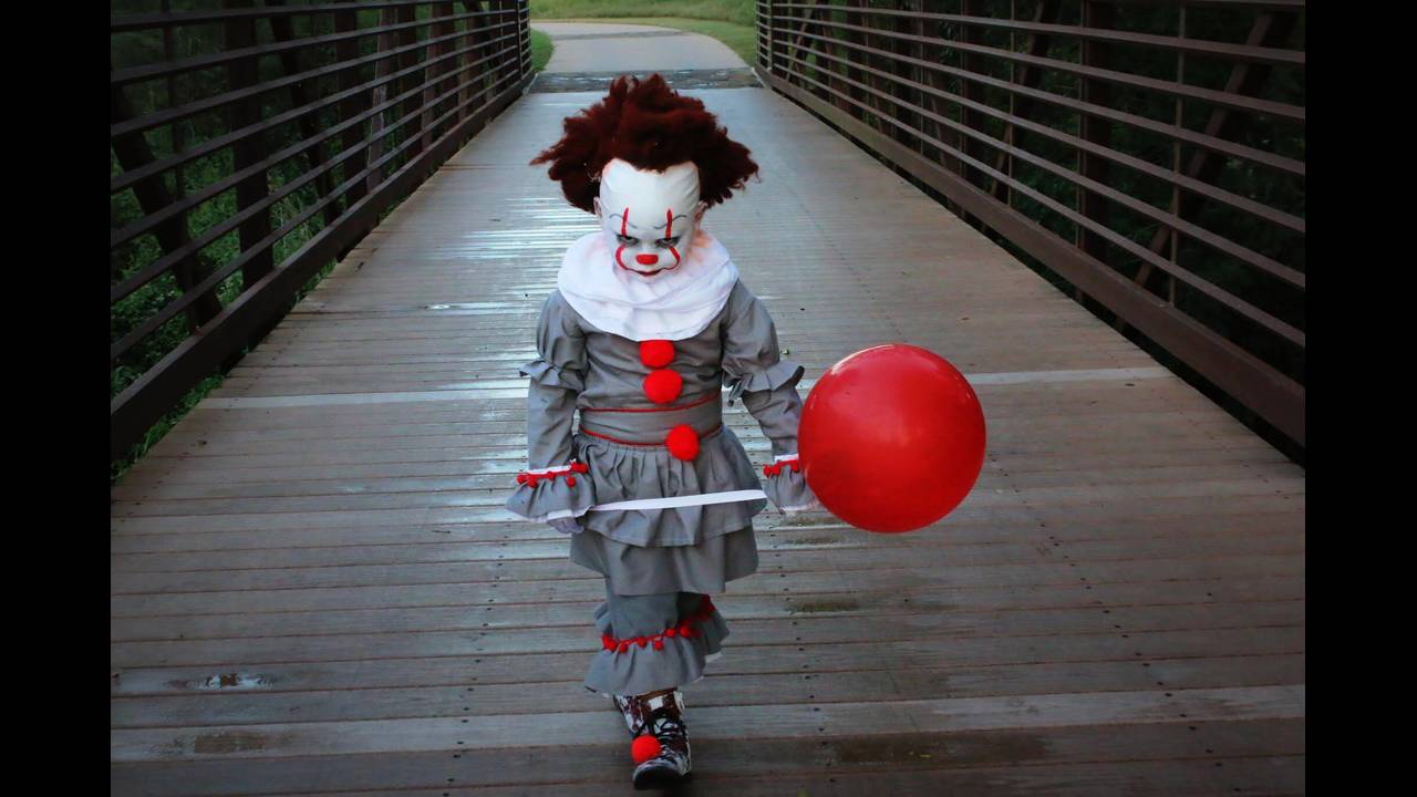 This 4 Year Old S Terrifying Pennywise Costume Is Winning