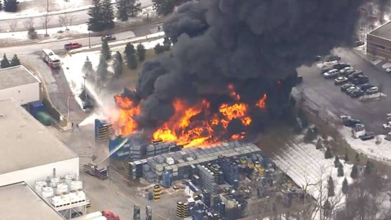 Wdiv clickondetroit LIVE VIDEO: Large fire burns in Auburn Hills