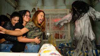 Photos 10 Amazing Reactions To A Truly Terrifying